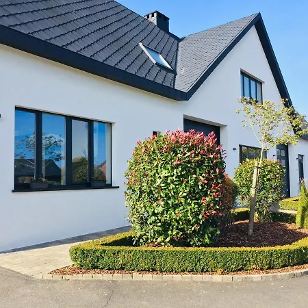 La Deluxe Twin Bed & Breakfast